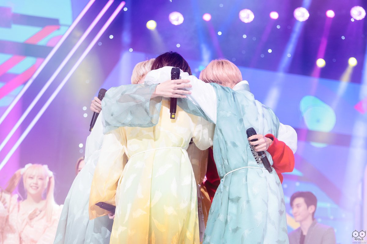 TXT Template tweet media