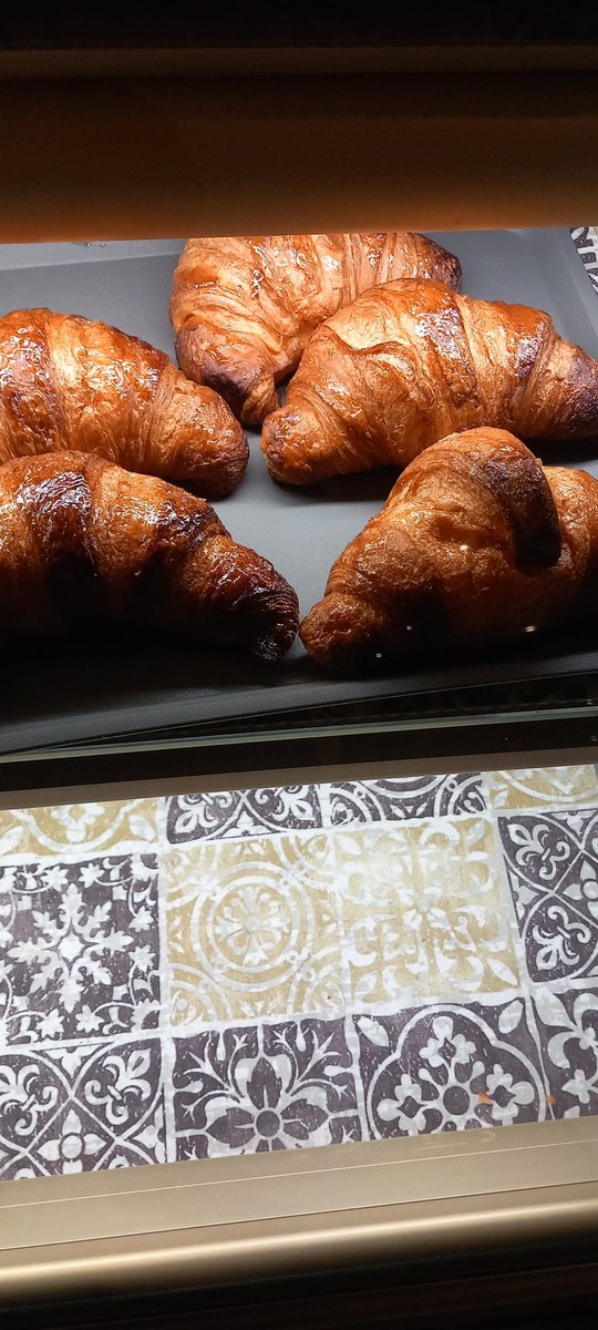 SalvatoreCrisc8's tweet photo. #BuongiornoATutti #FolloMe #colazione #caffe #cappuccino #caffeelatte #latte https://t.co/pRtkTGPy0O