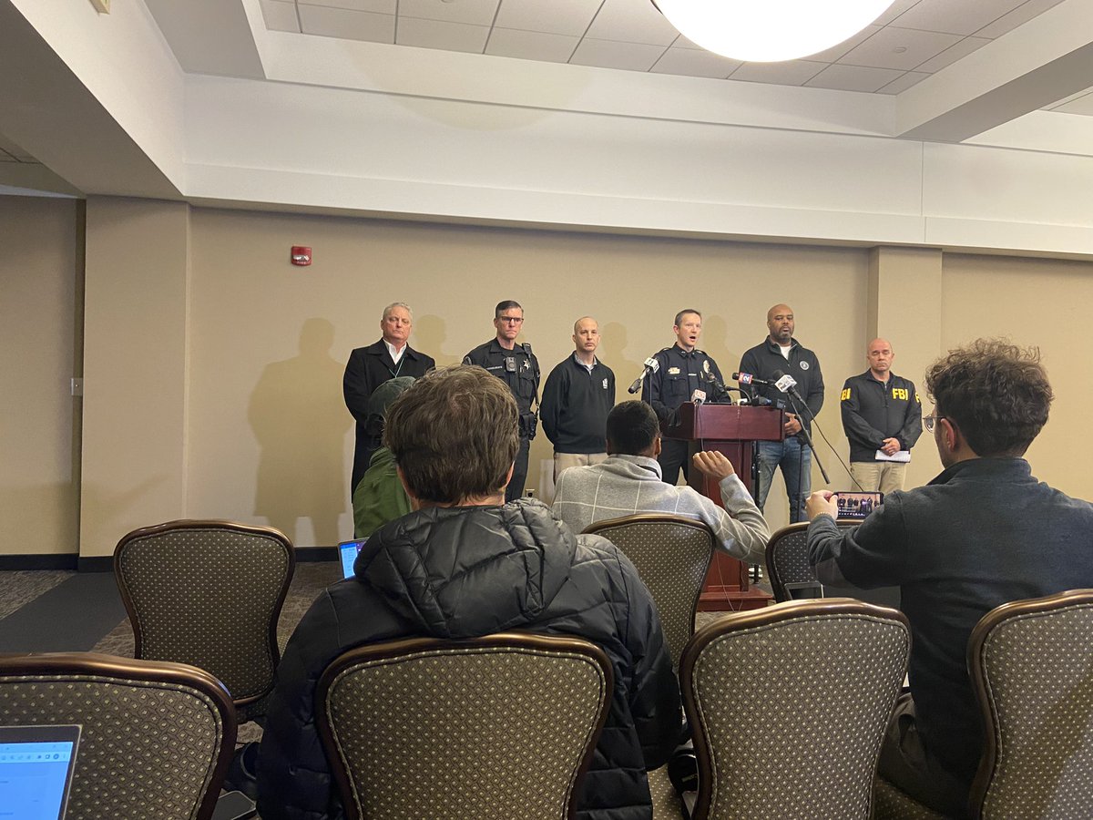 AndreaFlores_TV's tweet photo. MSU police say the suspected shooter in tonight’s mass shooting on campus has died of a self-inflicted gunshot wound. The shelter-in-place on campus has been lifted. @wzzm13 https://t.co/E8nLpFzBxT