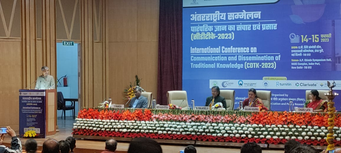 CSIR_NIScPR's tweet photo. Vaidya Rajesh Kotecha, Secretary, @moayush stresses the need of right communication in present socio-economic-scientific scenario. He is speaking during Inaugural session of International Conference on #CDTK @CSIR_NIScPR

@PMOIndia
@CSIR_IND @DrNKalaiselvi @Ranjana_23 @GMahesh7 https://t.co/0K43ju7vGJ