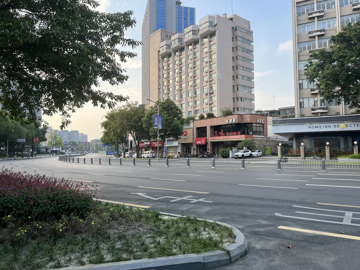 kkkkhis4's tweet photo. 中午出来逛一圈 https://t.co/qzfKhE3KSK