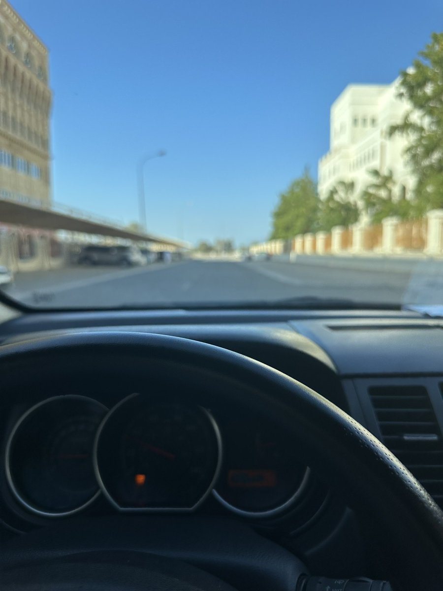 "وإن صرت طيّب خل طيبك له قياس
الطيب في بعض المواقف مذلّه"