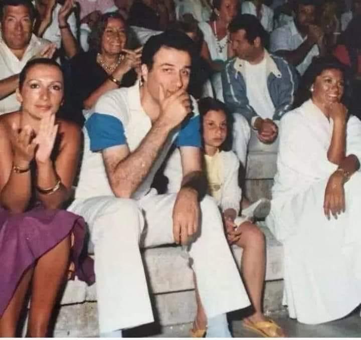 Kemal Sunal'ın eşi Gül Sunal bir TV reklamlarında anlatıyor;
"Kemal'e Antalya'dan bir inşaat firması reklam yüzü olmasını ve karşılığında yapacakları evlerden bir tanesini kendisine hediye edeceklerini teklif etmiş. Kemal Sunal bunu reddetmiş.

Gül hanım "neden kabul etmedin,