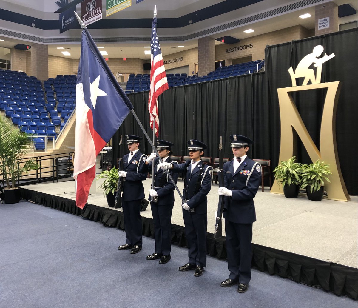 Sharp Brandeis cadets presenting the colors at the NISD Mid-Year Graduation. Great job!
⁦@geriberger08⁩