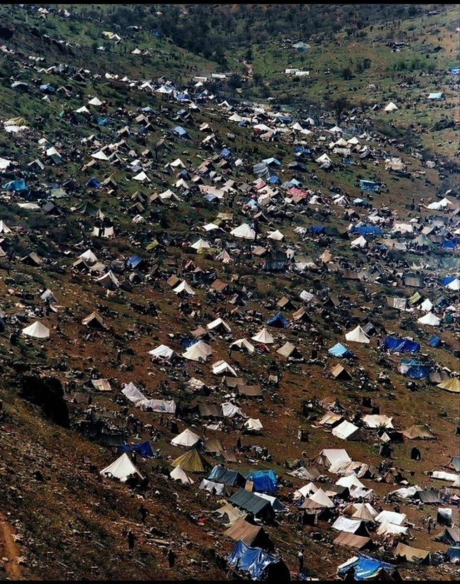 Saddam'ın zulmünden kaçıp Şırnak eteklerinde Çadır kurmak zorunda kalan Kürtler, 1991.