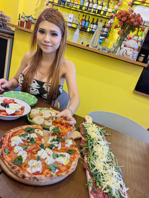 Tried a new Italian place for lunch...  Giusto All'Osteria 刚刚好意式小酒馆 宏威路彩田居  Kind of a typical "I'm Italian