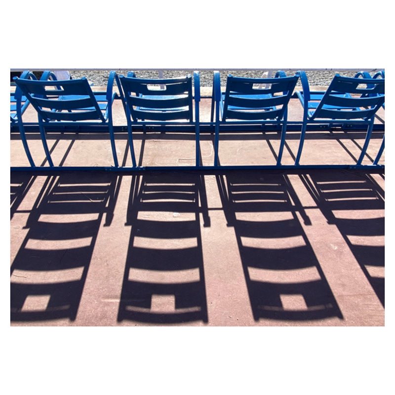 La petite chaise bleue 
12.2.23

#lightandshadow #lapetitechaisebleue #bluechair #nicecotedazur #nicemaville #ombreetlumiere #promenadedesanglais #architecture #architecturephotography #cityphotography #mobilierurbain #urbanphotography #urbanexplorer #wipplay