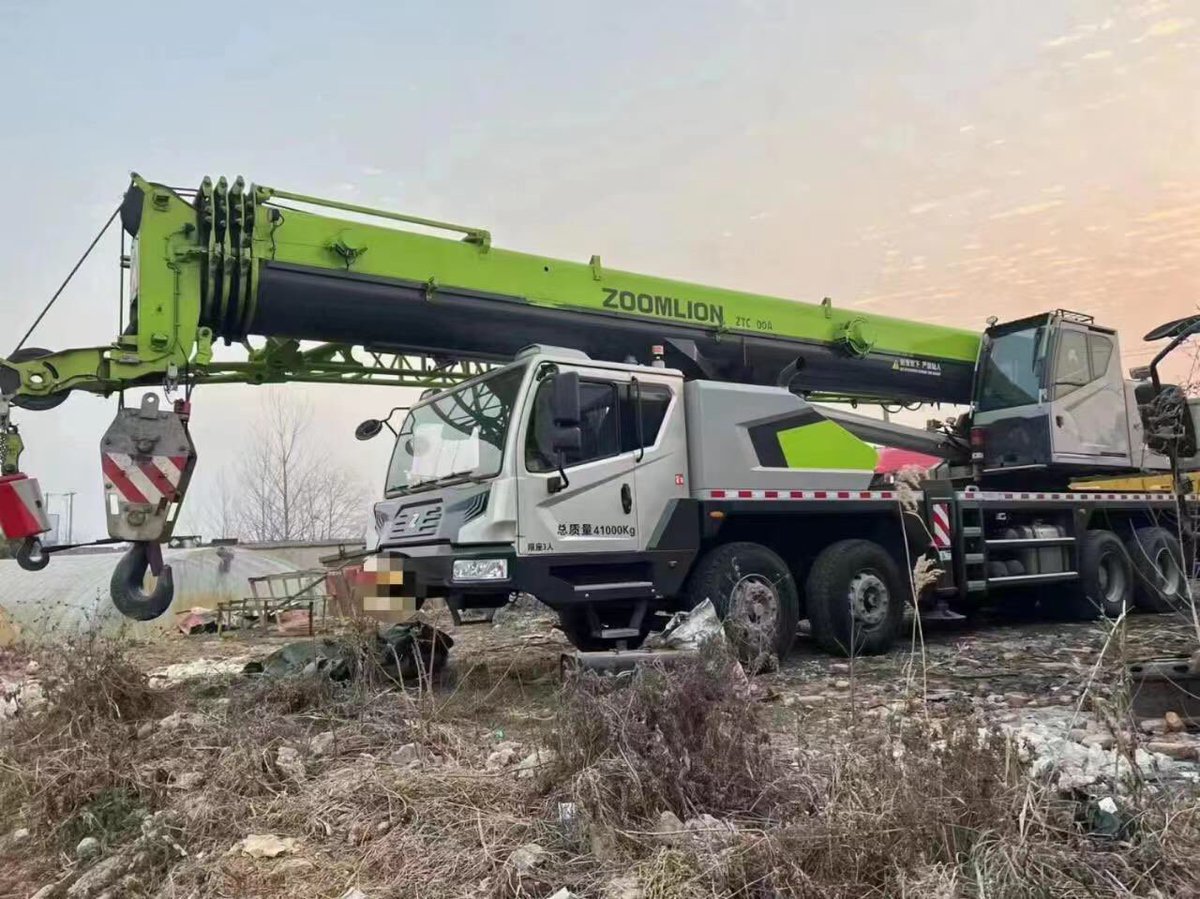 Used Zoomlion crane 50T. Made year 2021.