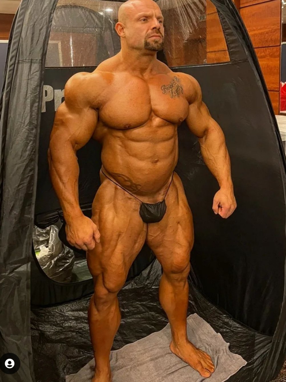 Conan Ballbarian on X: Bodybuilding porn t.cobaFfpT7gI2  X