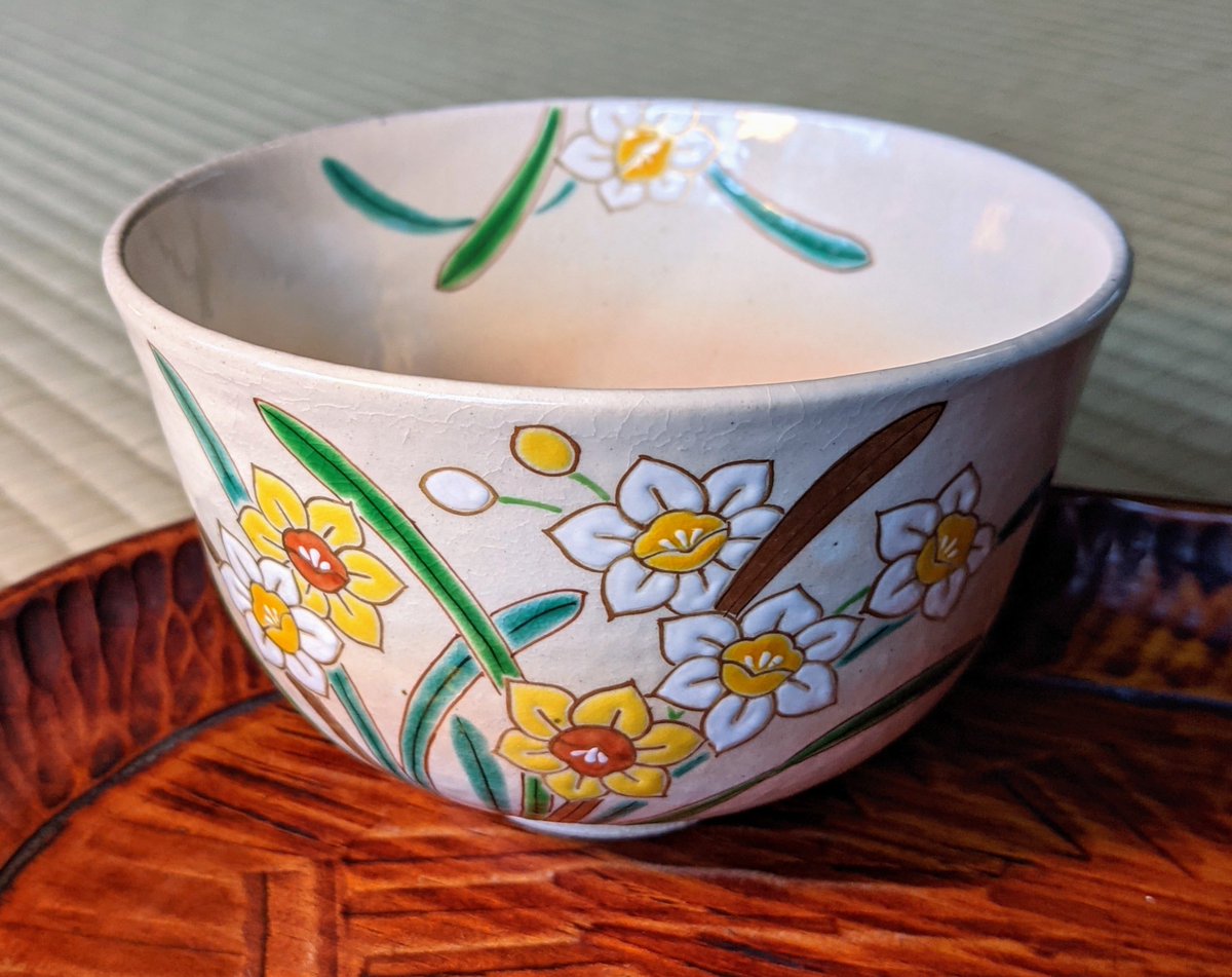 camelliakyoto's tweet photo. Today's afternoon tea has a decidedly Welsh feel to it (naturally making me yearn for Welsh Cakes and Bara Brith🥲).

Kameya Shigehisa's (亀屋重久) 'suisen' (水仙 'daffodil') would make a perfect St David's Day (聖デイヴィッドの日 - March 1st) accompaniment.
#Wales #Kyoto #和菓子 https://t.co/oRxGE8U2Cj