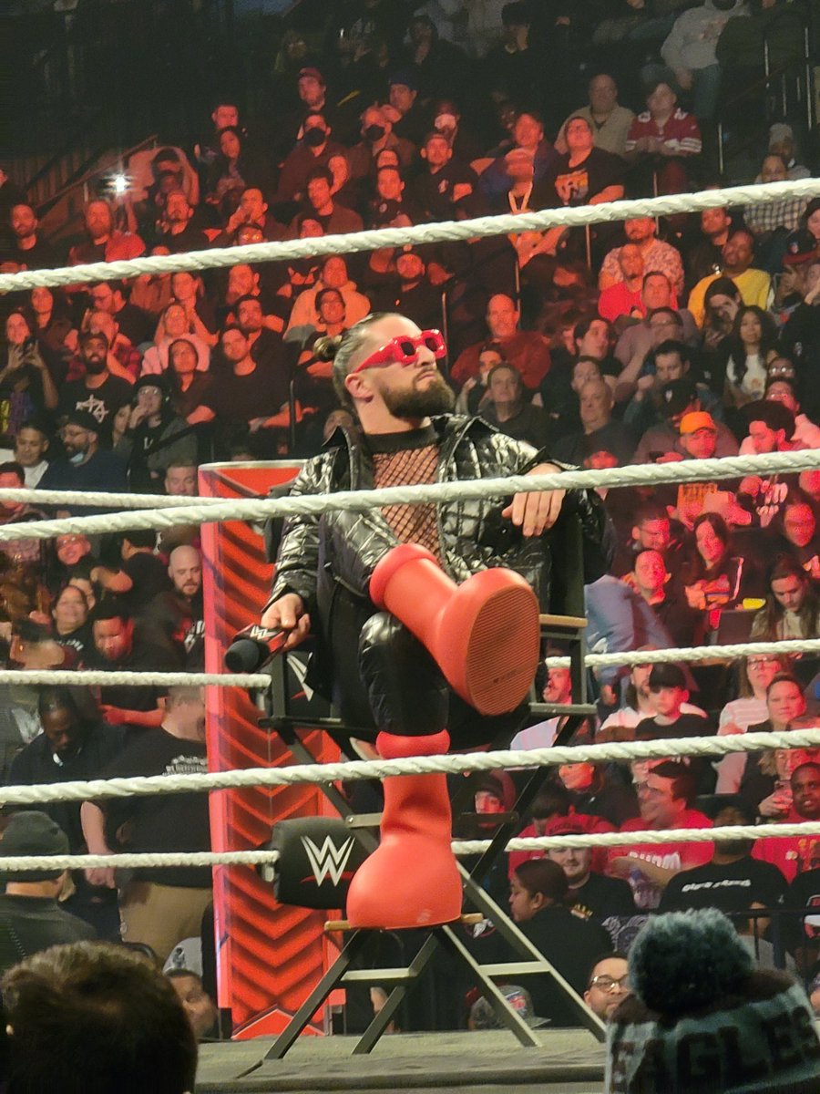 SecondhandFool's tweet photo. @WWERollins 🔥🔥🔥 https://t.co/1jRikdeCGH