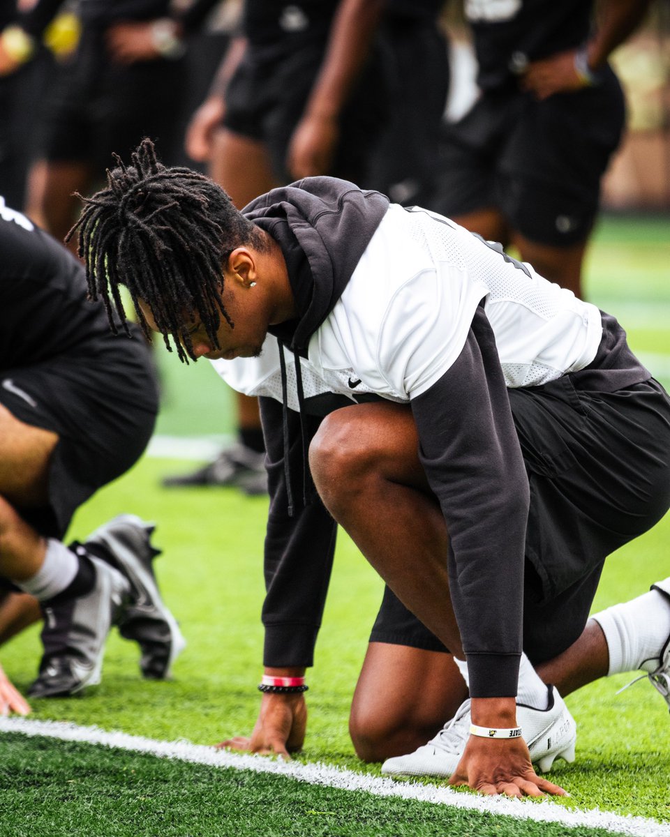 𝗢𝗻𝗲 𝘄𝗲𝗲𝗸 𝗮𝘄𝗮𝘆 ⏳

Spring practice begins next Monday!

#GoApp