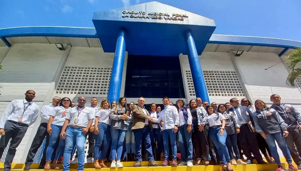 drdanielrh's tweet photo. El día de hoy continuamos con la expansión del Plan Justicia Inmediata en el territorio nacional, en esta oportunidad nos instalamos en el Circuito Judicial Penal de La Guaira.

#PlanJusticiaInmediata
#JuventudIntegraciónYPaz 
#LaGuaira https://t.co/I9hVhDYmxD