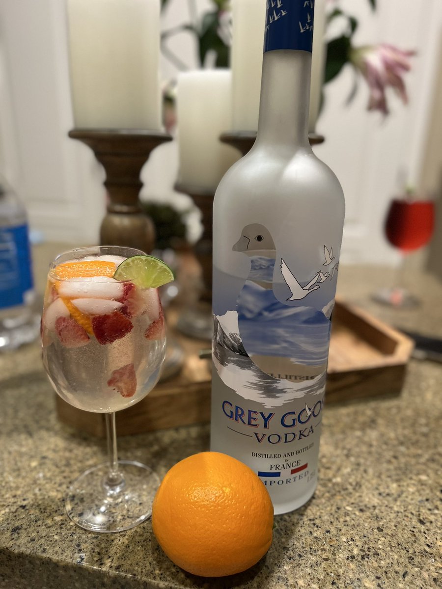 MrsMeyers33981's tweet photo. Girls’ night in, in Tampa…Daily fruit requirement met!✔️😂☺️🍓🍊🍋 #dontforgetthegarnish #makeitpretty #greygoose https://t.co/mUpnrFBSpT