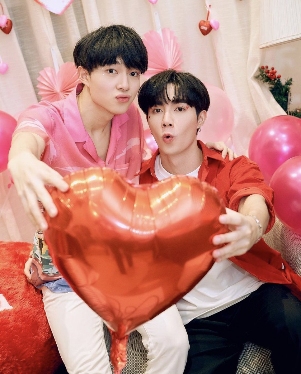 Happy Valentine’s Day นะคับพี่ซีนูนู่ เป็นความรัก ความสุขที่มอบให้แก่กันแบบนี้ต่อไปเรื่อยๆ เลยนะคับ อยู่ดูแลกันแบบนี้ไปนานๆ เลยนะ 😊💘

#HappyVdayZeeNuNew
#ZeeNuNew