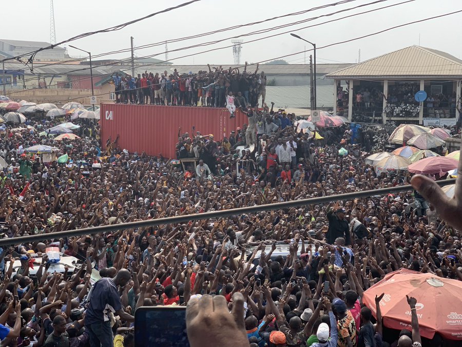 CHIOma91198692's tweet photo. @PeterObi I was wondering about the 2nd day of Lagos rally as scheduled.
I didn't know it would come this way.
Like ants to sugar, so do Nigerians converge to @PeterObi our President elect(in 12 days 'time.)
#VoteLP
#NewNigeria is #POssible
#Lagos4LP
#ObiDattiInLagos https://t.co/eKbntCKY6E