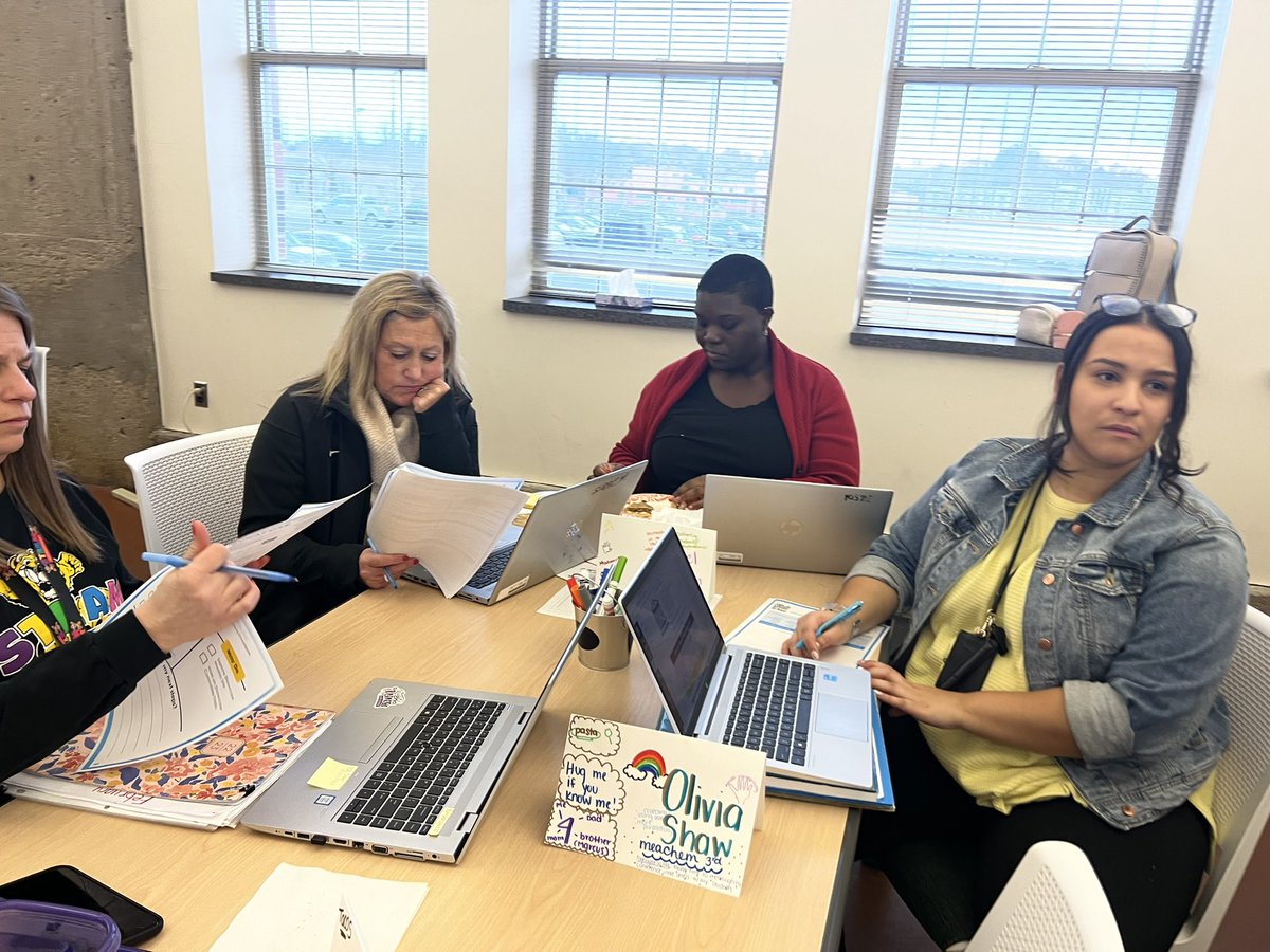 MaureenGridley1's tweet photo. Great #SyraFuse F2F tonight with amazing @SyracuseSchools teachers! Getting ready for Learning Walks and the 2023 #PLShowcase on April 27th- stay tuned for more info! @MrsMcKay111 @manamit @SCSDPD https://t.co/niZA7S9ZhH
