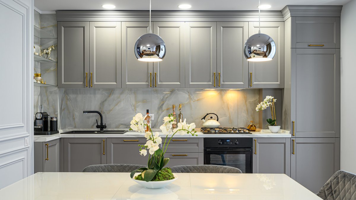 Tflemingvegas's tweet photo. Cleaning your painted kitchen cabinets is just one of the many important things you can do to keep them well-maintained.
#lasvegasrealestate #vegasrealestate #VIPHomesVegas #newhome https://t.co/OXA3awctug https://t.co/9Hps1FI4sI