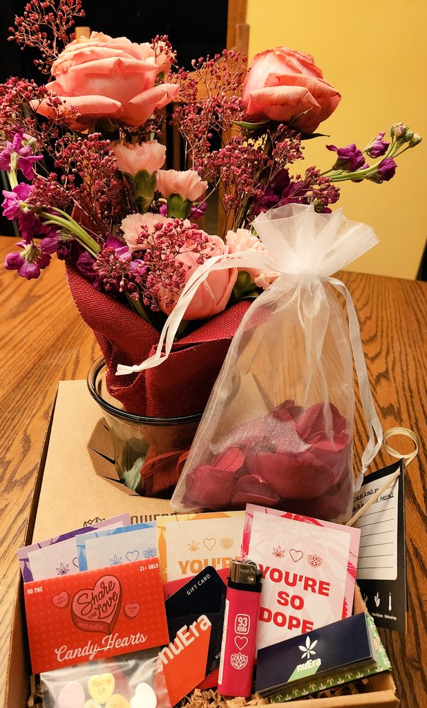 johnycheesecake's tweet photo. cannabae bundle from flowers for dreams so freaking cute 🥹✨️🩷💓💫💖🍄 #flowersfordreams https://t.co/eOQqOCmvmY