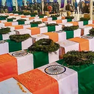 Sanatani_girl's tweet photo. पुलवामा हमले में शहीद जवानों को सादर कोटि कोटि नमन 🌹🌹🙏
#PulwamaAttack 
#JaiHind 🙏🙏🙏🙏🇮🇳🇮🇳🇮🇳🇮🇳🇮🇳 https://t.co/JxAulnuFIo