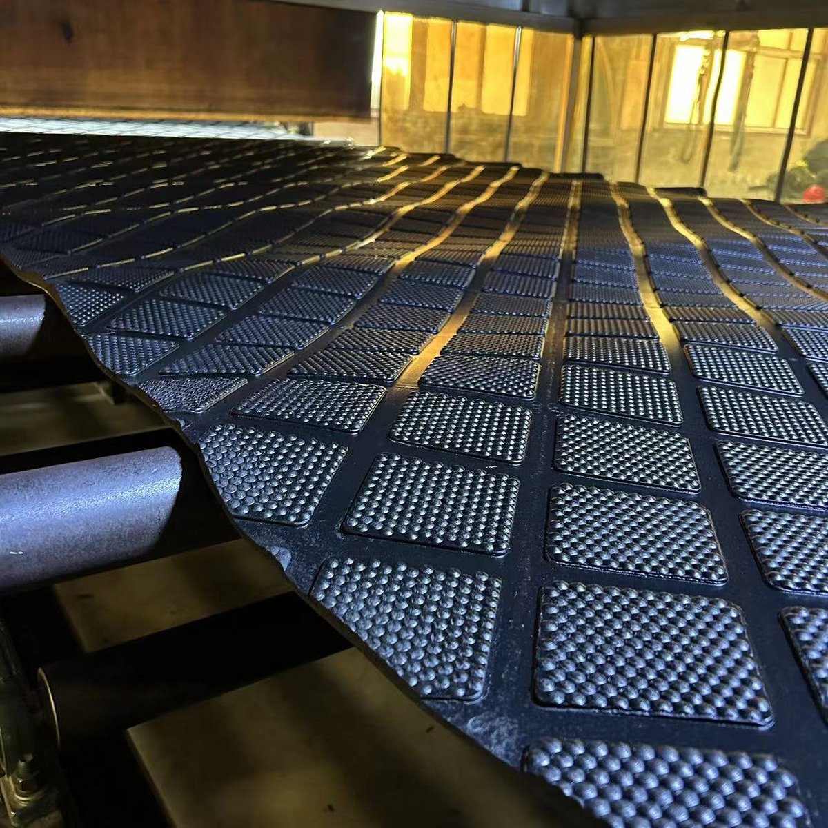KatnissWang3's tweet image. Cow Anti-skid Mat #dairyfarm
Designed for hoof protection #cowmat