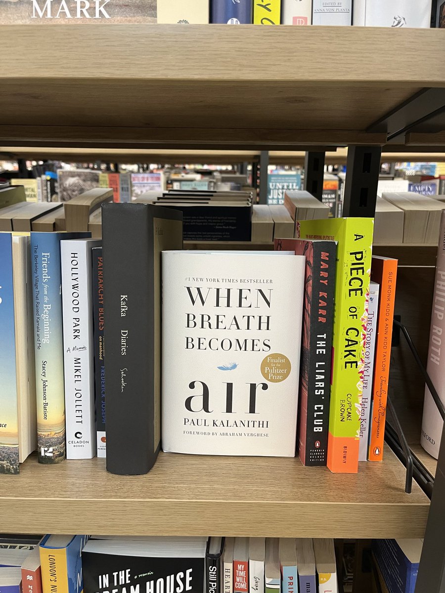 vorfra's tweet photo. Everytime I see “When Breath Becomes Air” on the shelf somewhere, it makes me want to cry… @rocketgirlmd https://t.co/vQT55atM4R