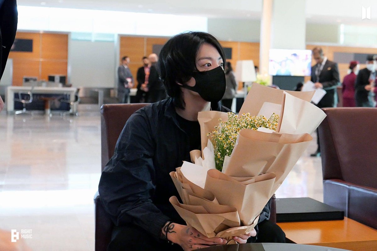 jadyjadeee's tweet photo. Happy hearts day to the one that always make my heart skip a beat🫶🏻🤍 #JUNGKOOK https://t.co/cpUdm3WaBV