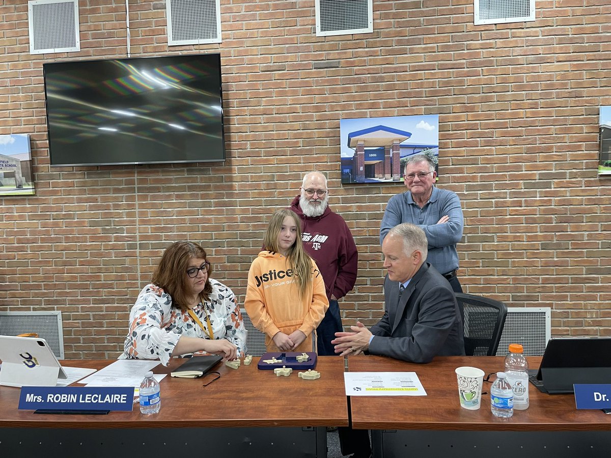HarrisElem_Prin's tweet photo. These students did a great job showing the Greenfield-Central School Board what it means to be a Harris student and the prizes they earned for working hard and showing great growth in leadership.  Thanks to Bill Redmon and Lee VanDuyn for the amazing handmade prizes they crafted. https://t.co/YkAlZK6wTO