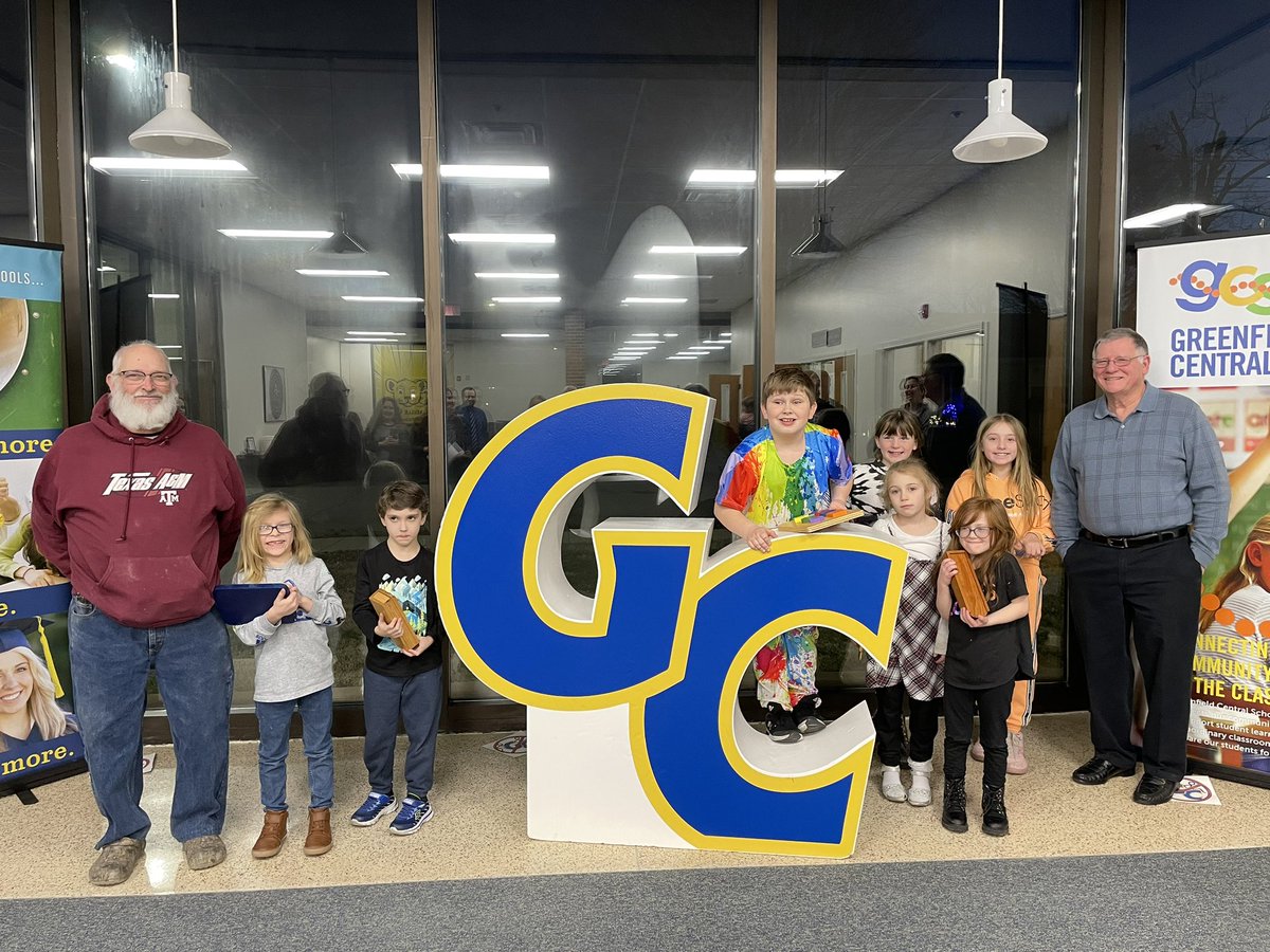HarrisElem_Prin's tweet photo. These students did a great job showing the Greenfield-Central School Board what it means to be a Harris student and the prizes they earned for working hard and showing great growth in leadership.  Thanks to Bill Redmon and Lee VanDuyn for the amazing handmade prizes they crafted. https://t.co/YkAlZK6wTO