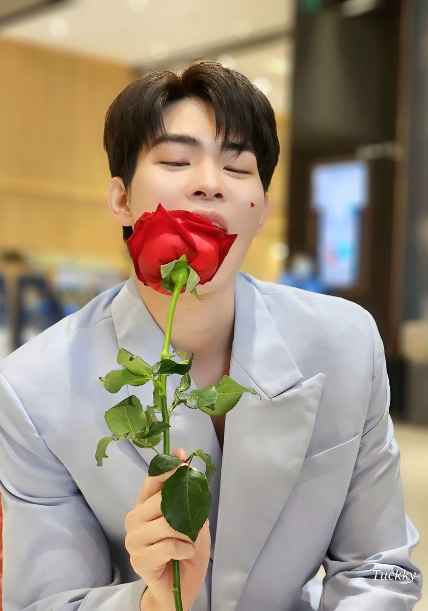 tuck_korn's tweet photo. Happy Valentine Day💙 
รักศรัณญ์นะครับรักมากๆๆๆเลย #SARANtineInTimesSquare https://t.co/uvolQ1hsVS
