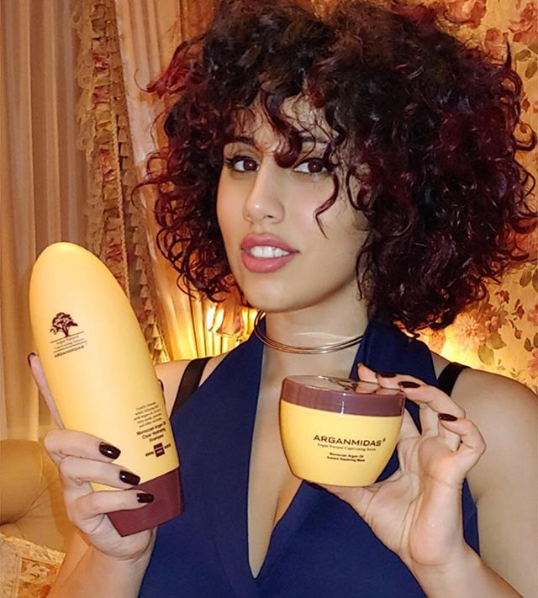 🙌Here’s what our client uses to keep her curls hydrated and shiny:

💧Clear Hydrating Shampoo & Conditioner
💧Intense Reparing Mask

#Arganmidas #arganoilshampoo #arganoilmorocco #organichaircare #healthyhaircare #healthyhairhealthylife #hairtreatmentserum