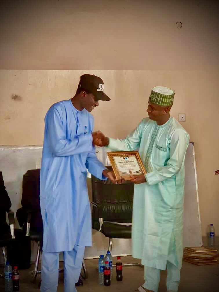 3eexauwal's tweet photo. LAWSAN-BUK Chapter Honoured me with an award of Excellent Service https://t.co/JP890YMUOI