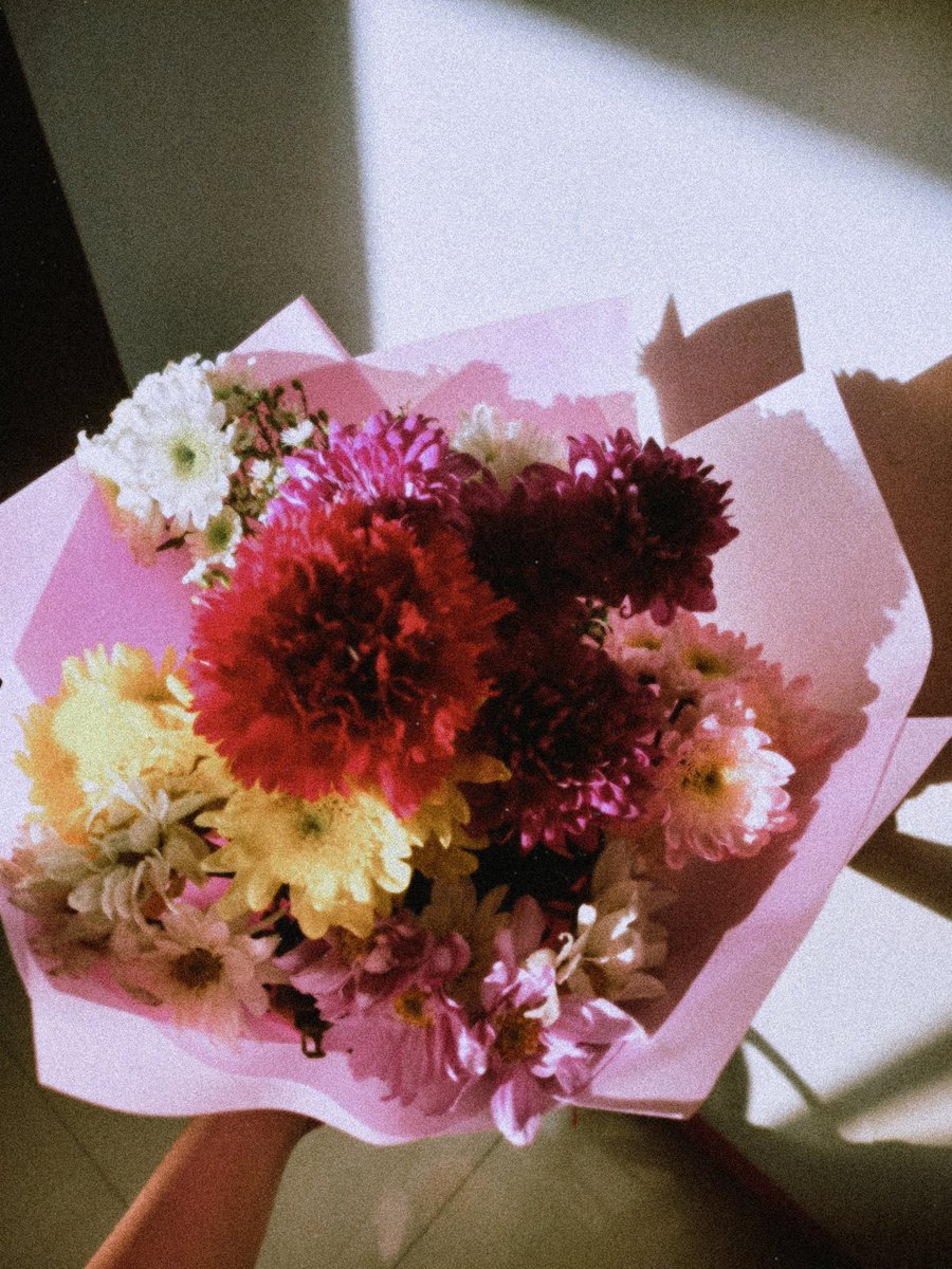 reenarameluh's tweet photo. received the prettiest flowers today 💐 thank you, baby ♡ i love you so much 🥰

@Rooseyyy 🪐 https://t.co/Pr5qPJnQAy
