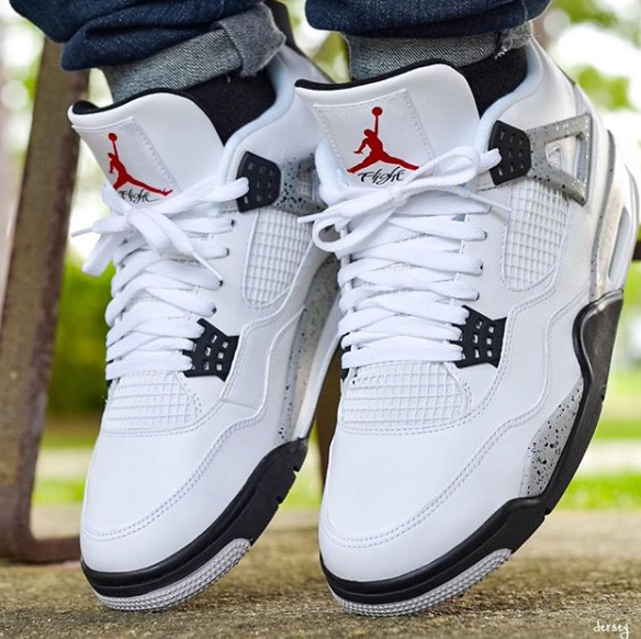 SneakerPics23's tweet photo. White Cement 4's 🔥 https://t.co/G0CTbjUt82