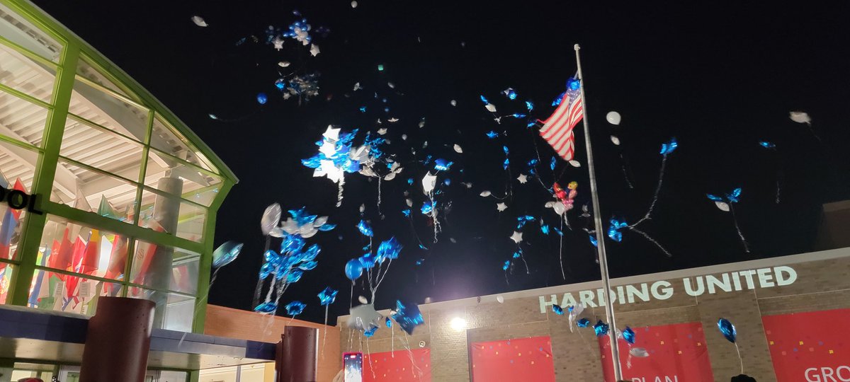 NewDoctorWho's tweet photo. Standing in solidarity with the Harding High School Community. @ISD_623 @Harding_Knights @SPPS_News @mnmsba @amsdmn @EducationMN #HardingUnited https://t.co/Tqhd1AESVY
