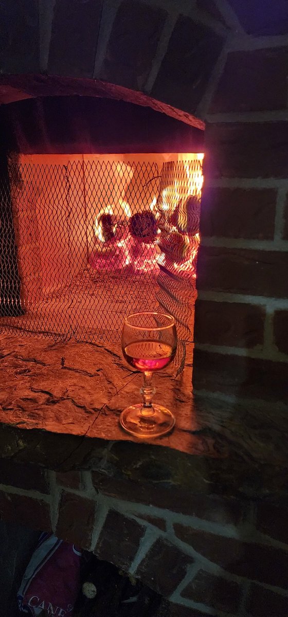 Poor people pursue money,
Rich people pursue things,
Wealthy people pursue idea's, 
Legendary people pursue purpose.
Think about your purpose often~HLD