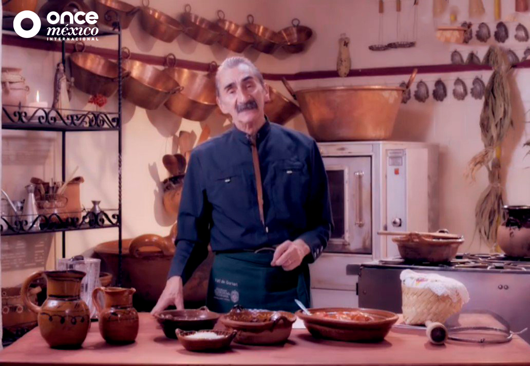 ElOnceMexico's tweet photo. Nuestro inolvidable chef #YuriDeGortari rescata recetas de nuestra cocina tradicional mexicana en #TuCocina con un exquisito pollo oloroso 🐣🍗, pescado en guacamole 🐟🥑 y un delicioso champurrado 🏺.
🗓️ Miércoles 15 de febrero ⏰ 10:30h PT / 13:30h ET
#OnceMéxico🇲🇽✨🇺🇸 https://t.co/fAOecCnldL