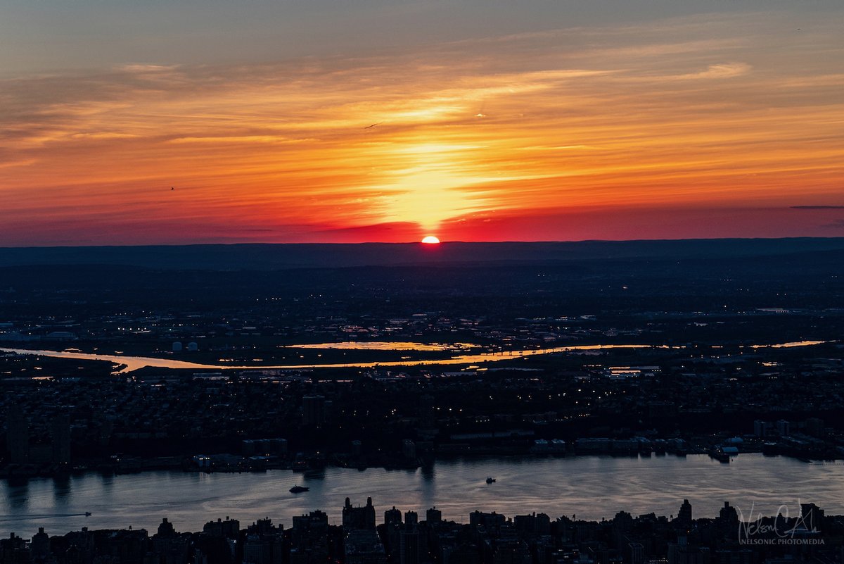 nelsonicfoto's tweet photo. 6/27/2019 - Sunset Overlooking NJ from Helictoper over Midtown Manhattan, Hudson River #nelsonchristopherala #nelsonala #helicopter #sunset #NYC #NJ #SonyAlpha #sonya9 #nycphotographer #hudsonriver https://t.co/jt6KewXwtW