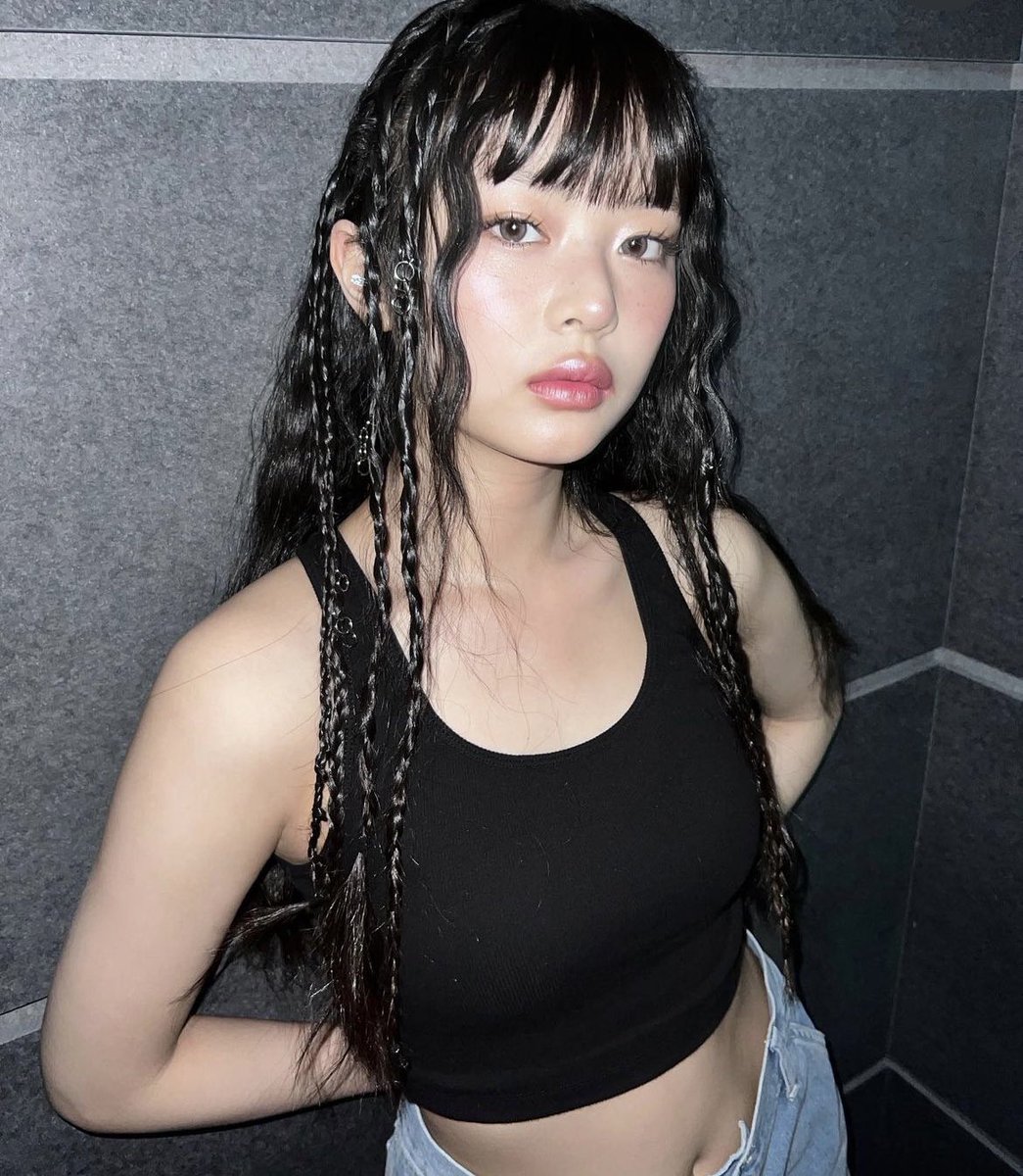 MINGZI04's tweet photo. 명품 브랜드의 그녀들 https://t.co/fcBvCy0cQF