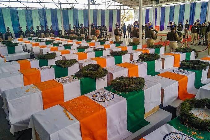 VikasVatsLive's tweet photo. 14 फरवरी, 2019 को पुलवामा में शहीद हुए भारत माता के वीर सपूतों की शहादत को मै कोटि-कोटि नमन करता हूँ।
मातृभूमि की सेवा में सर्वोच्च बलिदान देने वाले उन पराक्रमी यौद्धाओं का यह देश सदैव ऋणी रहेगा।

पुलवामा आतंकी हमले में शहीद हुए वीर जवानों को विनम्र श्रद्धांजलि। 
#PulwamaAttack https://t.co/EWRvrMS5Sl