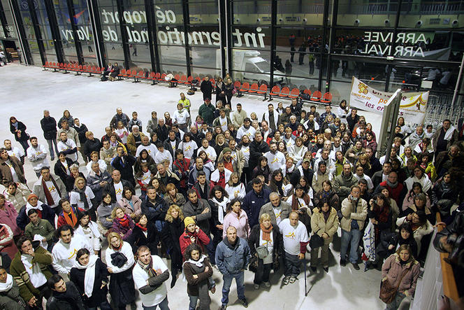 Adoptions illégales en France, une plongée dans les archives diplomatiques d’un phénomène lourd de conséquences lejournal.cnrs.fr/articles/adopt… Une étude d’ampleur inédite sur l’adoption d’enfants étrangers, objet de soupçons de plus en plus pesants

@INSHS_CNRS <a href="/YDenechere/">Yves Denéchère</a> <a href="/MacedoFabio/">Fabio Macedo 🇧🇷🇨🇵</a>