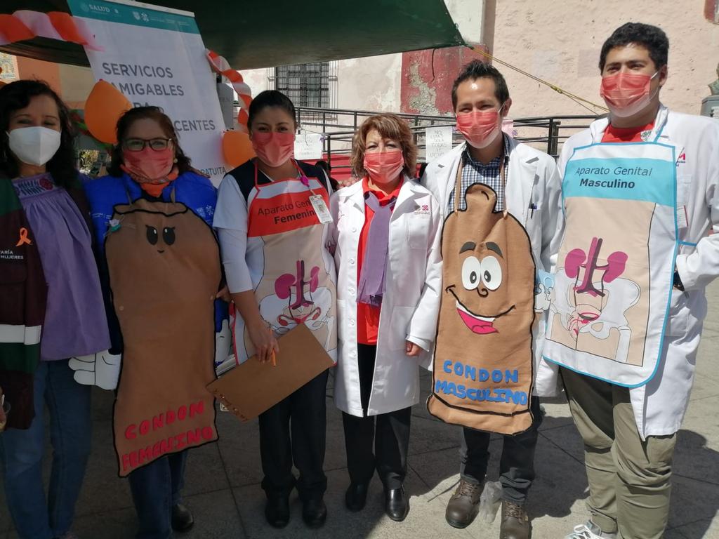 SSaludCdMx's tweet photo. #NoOlvidesQue... El uso correcto del #Condón🎈ayuda a prevenir el #VIH, sífilis, clamidia, gonorrea y otras Infecciones de Transmisión Sexual.

¡Pídelos con confianza en nuestros 🏥Centros de Salud, son gratuitos! 

#DíaInternacionalDelCondón 
#ServiciosAmigables https://t.co/7g6zgf3kz8
