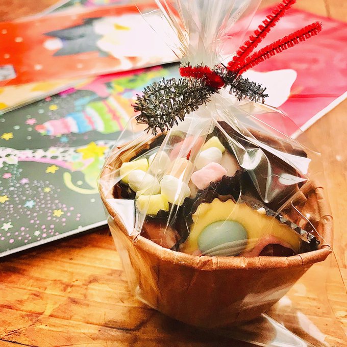 2月14日作ったものの中から綺麗に出来たな、って思うやつをみつくろってお友達用にしてわたしら家族にはちょっと失敗したのにして。世界が拡がるから優先度が変わる。それが嬉しい。ちょっと失敗したのが美味しい。 