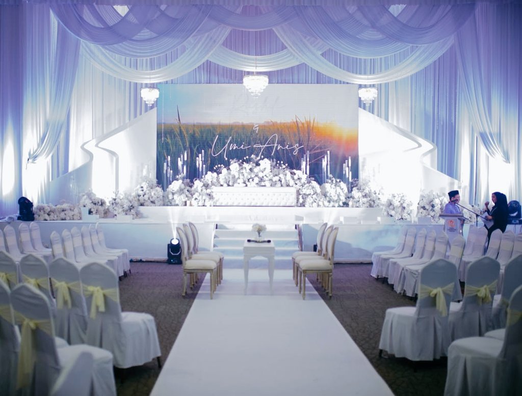 SEMPENA Ulang Tahun EZSCONCEPT ke 15 Tahun!!! 
Special untk anda, pelamin complete beserta Screen LED lengkap dengan Lighting dan Sound System Hanya RM15k.. 
✅ Dewan2 di Klang Valley Sahaja
✅ Booking Fees RM 1.5k
✅ Terhad 15 Pasangan
✅ Date kahwin Bulan 6 2023 ke atas