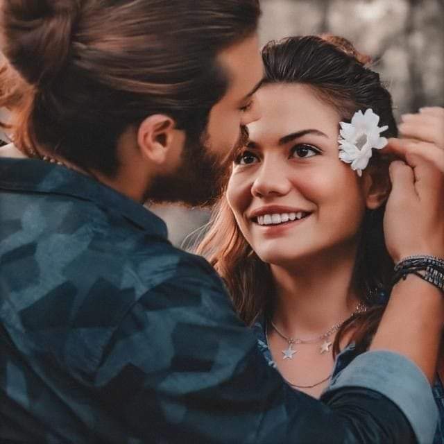 RajputKhedi's tweet photo. On Valentine's Day, spend an hour at Hotels, Restaurants, Oyo Medical Stores and try to understand the modern love of modern times, love is sex or sex is love, don't argue on this, just say, "Respect your family with love."  Take care of "..❤️🌻 https://t.co/qK9Z6jxsr1