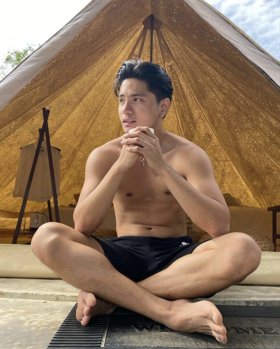 #PinoyBarefooted
#PinoyFootFetish
#FootFetish
#PinoyFeet

follow, like, &amp; retweet for more...