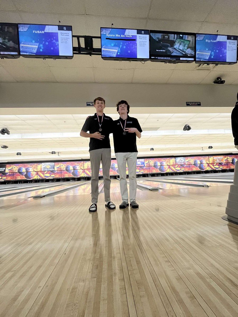 SME_Bowling's tweet photo. Great showing from seniors Matt Martucci (629) and Jack Shelton (628), taking 2nd and 3rd place overall at the SMSD districts meet today #letsroll #dialed #regionalsaintready https://t.co/gouaKyuNgU