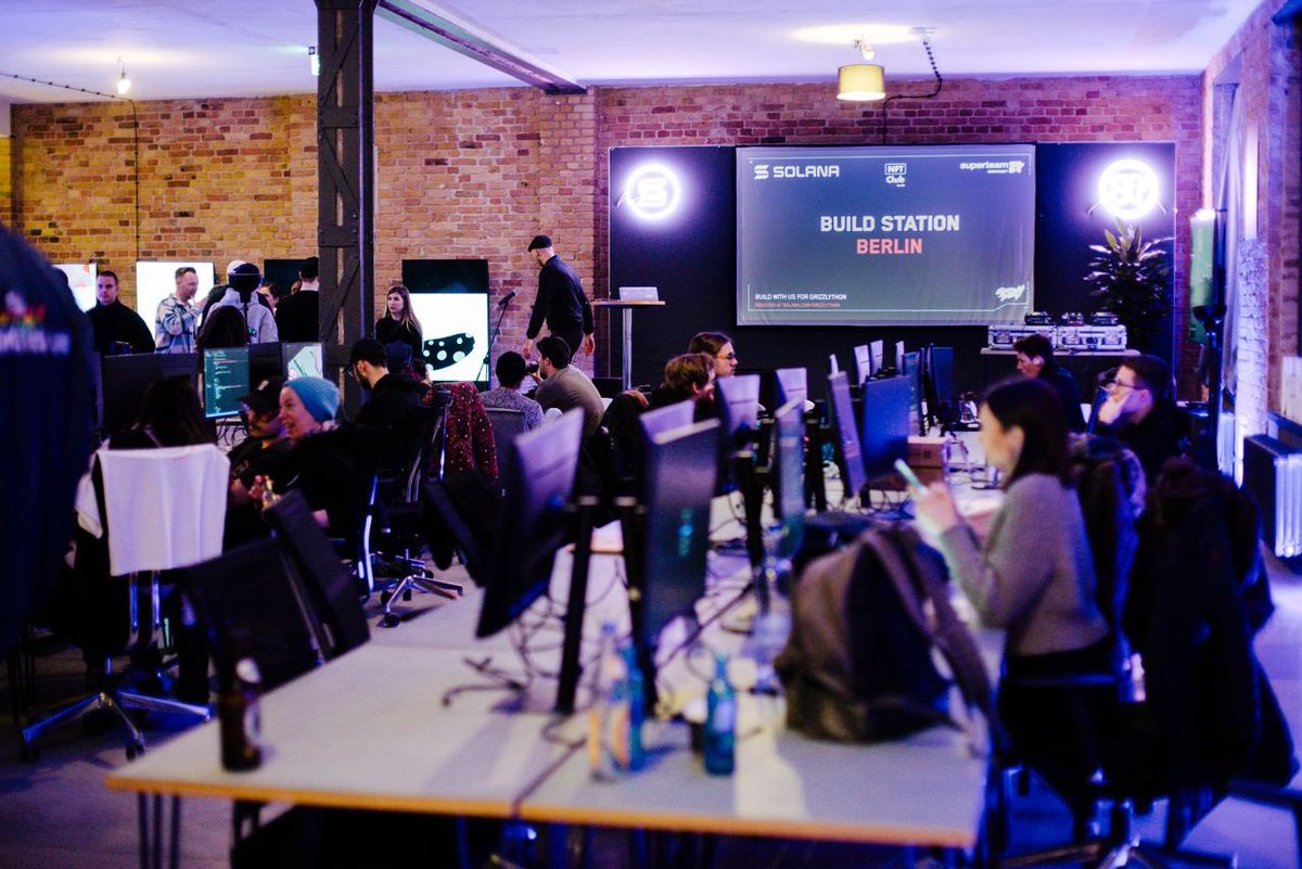 tamarincrypto's tweet photo. GM! 

#GRIZZLYTHON builders keep building at the #BerlinBuildStn 😉

See you later today at the office hours! Want to meet as many top notch founders as possible during next 4 weeks! 💪

Let's go! 🚀 https://t.co/I4Wdf7ZneM