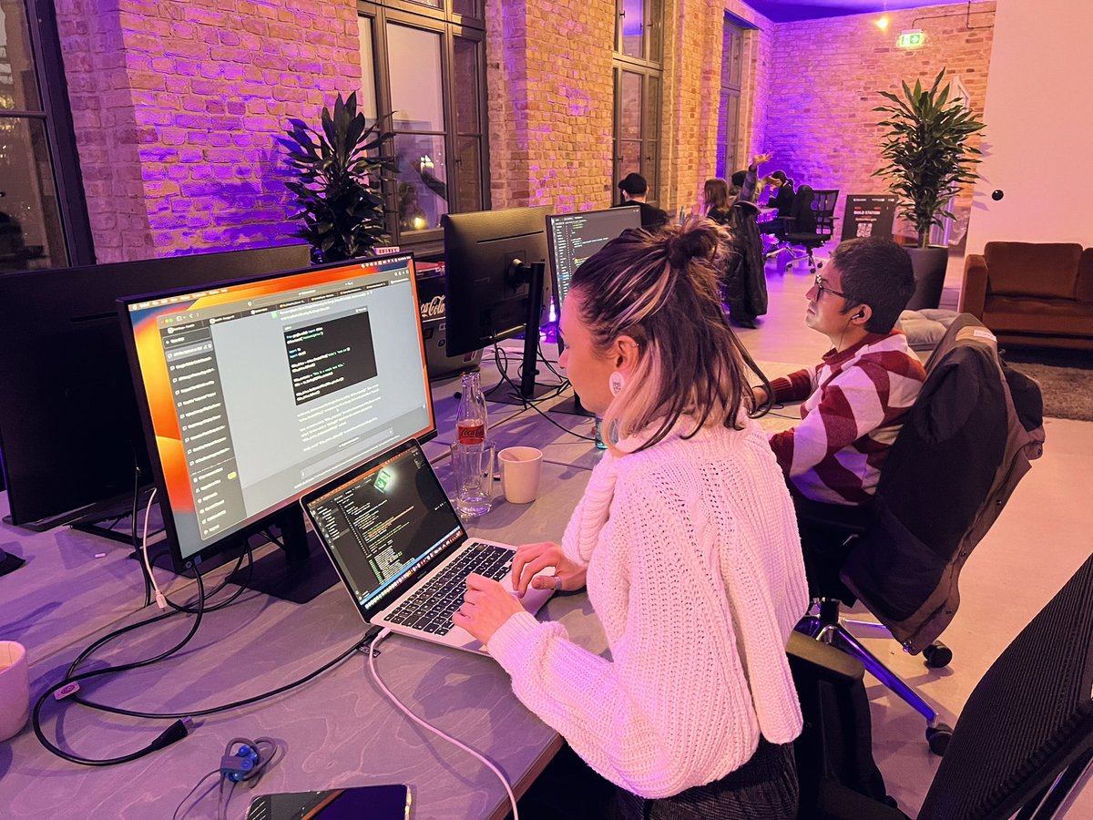 tamarincrypto's tweet photo. GM! 

#GRIZZLYTHON builders keep building at the #BerlinBuildStn 😉

See you later today at the office hours! Want to meet as many top notch founders as possible during next 4 weeks! 💪

Let's go! 🚀 https://t.co/I4Wdf7ZneM