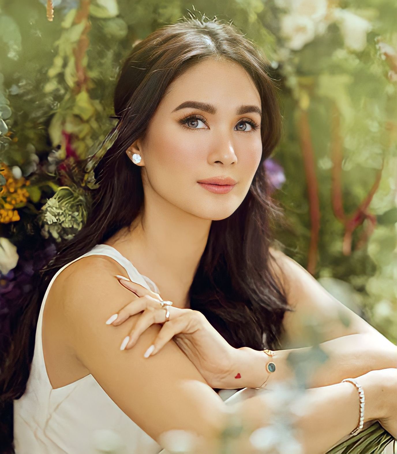 Happy birthday to the one of the prettiest faces and Heart in showbiz, Heart Evangelista!       